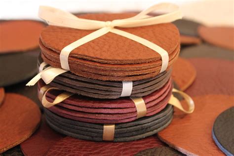 Coasters in leather 